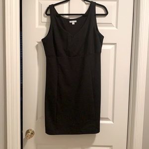 Black sleeveless dress